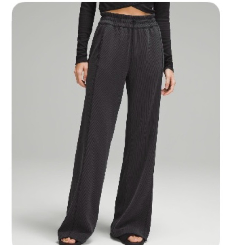 Lulu lemon ribbed soft streme pant. 32”, size 10, NWOT